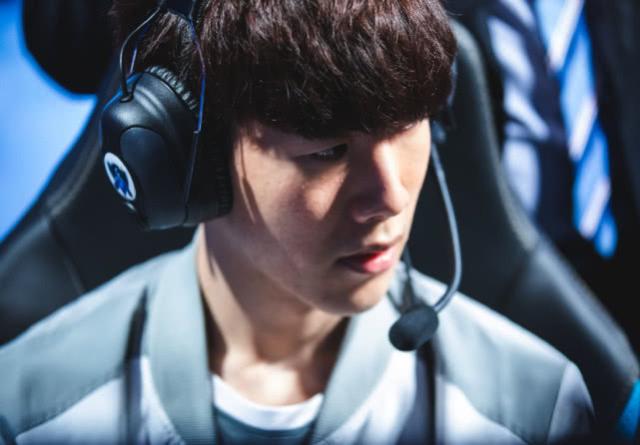 Weibo Gaming post-match interview with Xiaohu ： 新的十年从零开始，每一年都是一个新的起点