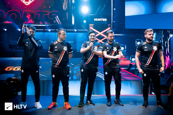 豪取5杀2局0阵亡！Light完美表现兜底，两局合砍18-0-13完美数据